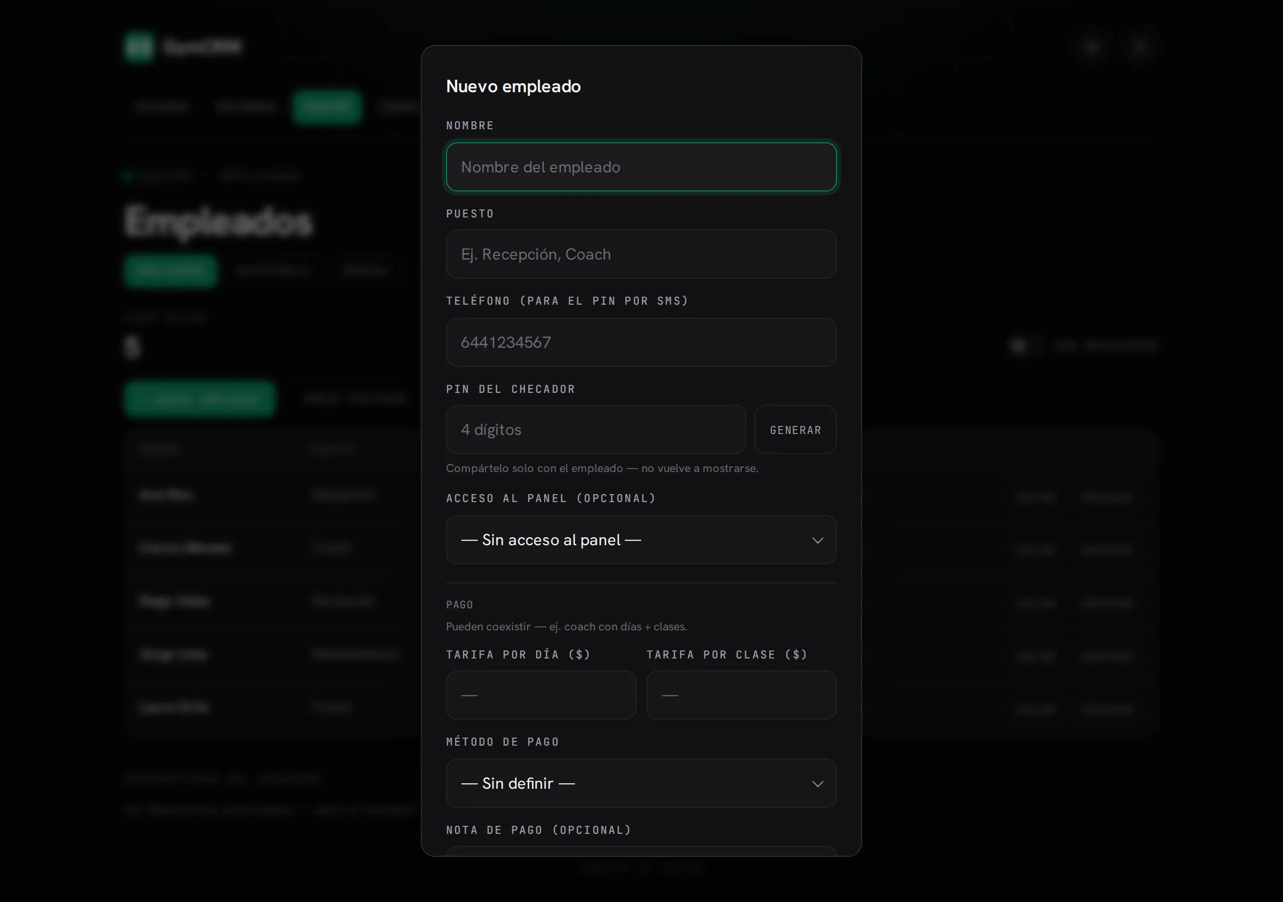 El formulario de nuevo empleado: puesto, teléfono, PIN del checador, acceso al panel, tarifas y método de pago