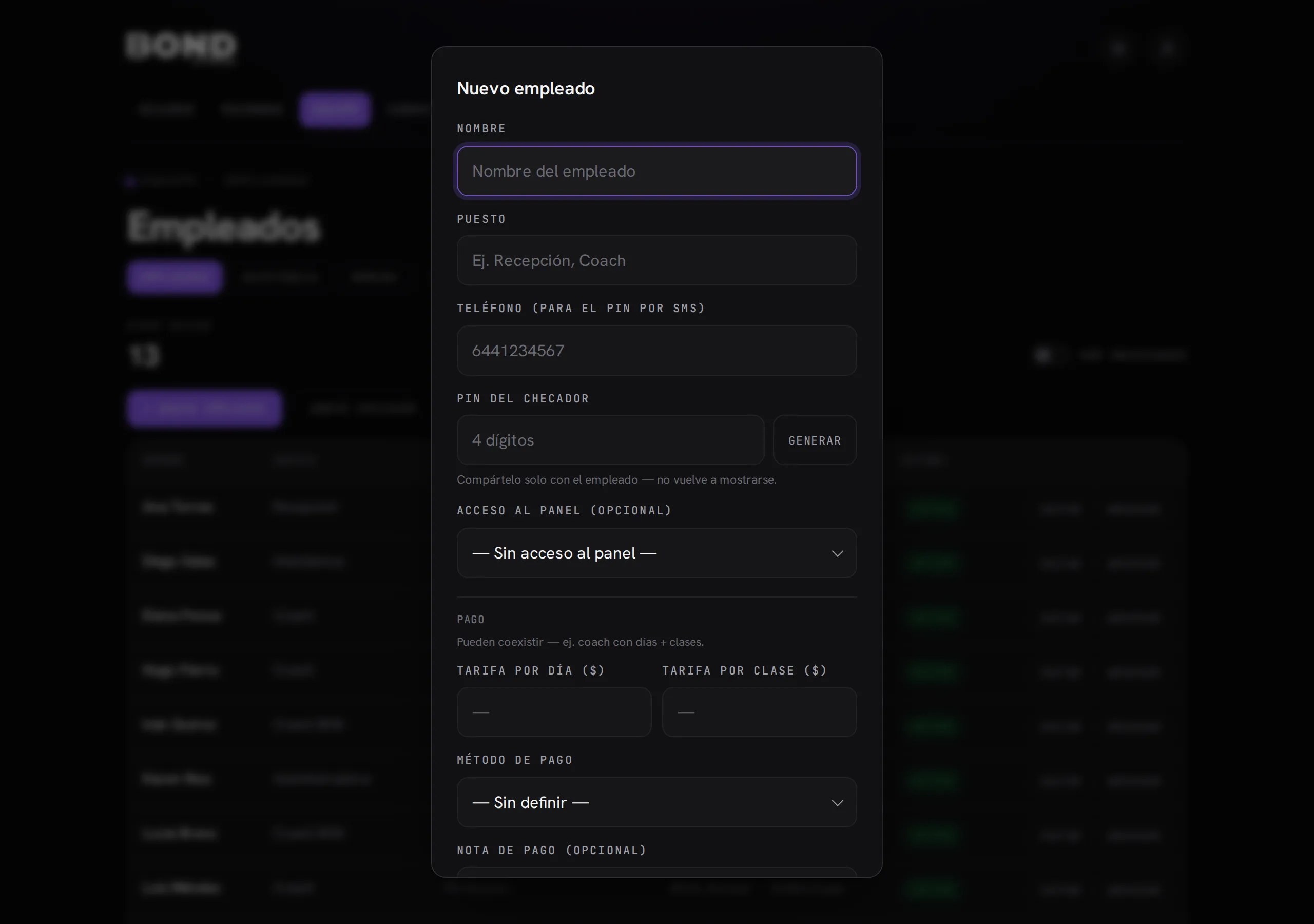 El formulario de nuevo empleado: puesto, teléfono, PIN del checador, acceso al panel, tarifas y método de pago